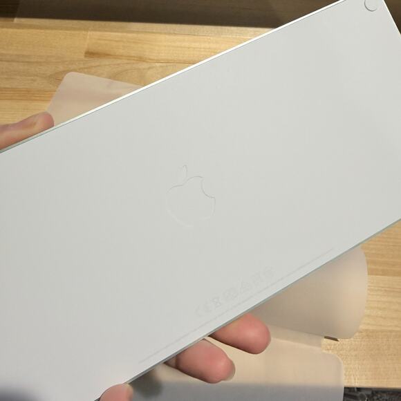 Brand New, Green Apple Wireless Magic Keyboard Model A3203, English, Lock Button - Picture 7 of 8